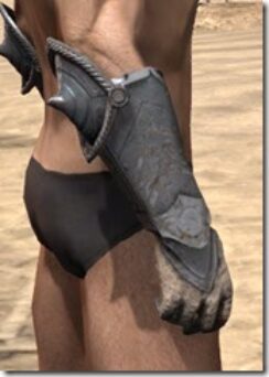 Daggerfall-Covenant-Iron-Gauntlets-Male-Right_thumb.jpg
