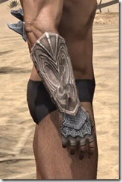 Fanged-Worm-Heavy-Gauntlets-Male-Right_thumb.jpg